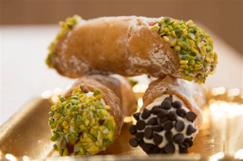 How to Make Cannoli Like a Sicilian Pastry ChefVincenzo's Plate